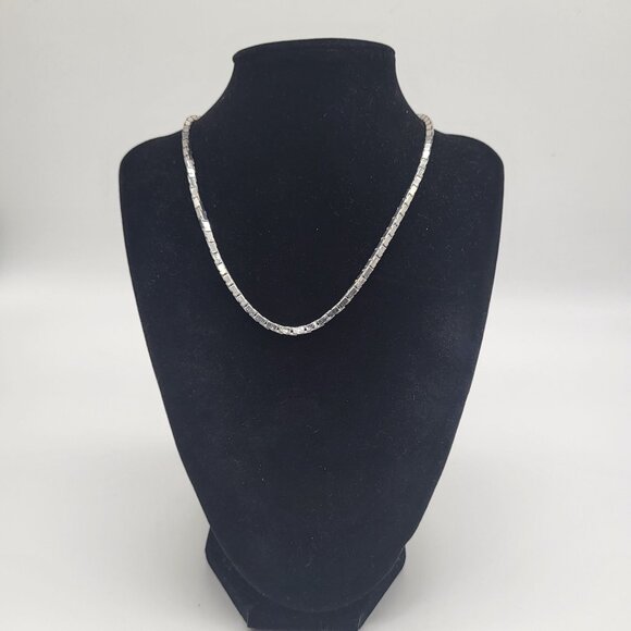 Monet Jewelry - VTG Monet Interlocking Silver Tone Chain Necklace